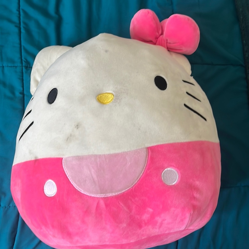 Hello Kitty Squishmallow